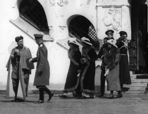 Члены царской семьи после освящения Фёдоровского собора. 21 апреля 1913 г. Царское Село.